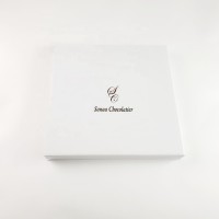 Wholesale personalized rigid top and bottom rectangular shoulder chocolate gift box with cardboard tray and dividers